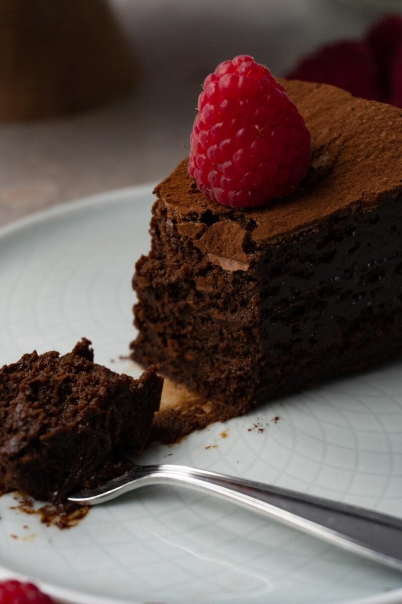 Flourless chocolate cake - Sugar Pursuit
