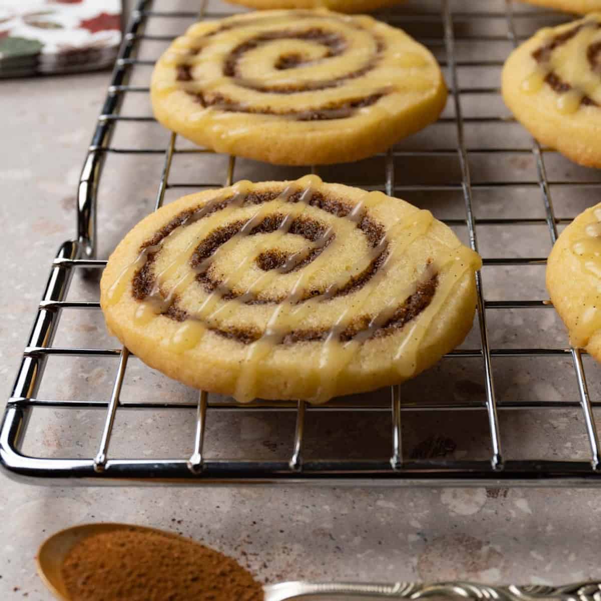 Cinnamon roll cookies